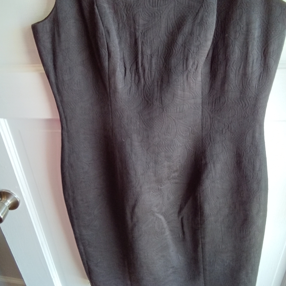 Liz Claiborne Elegant Black Sleeveless Dress size 8 Looks Like Quilted F…